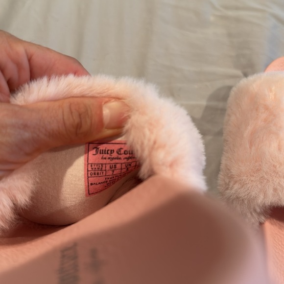 Juicy Couture Pink Fuzzy slides flip flops with Rhinestones orbit size 7 - Picture 3 of 6